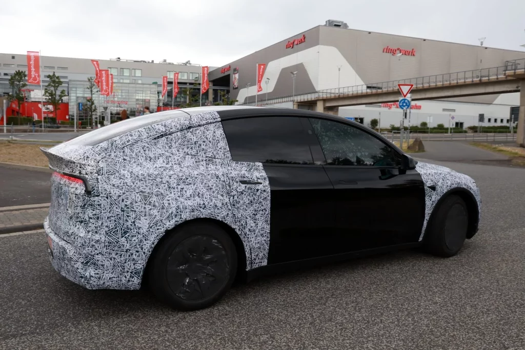 Tesla Model Y L 23 Motor16