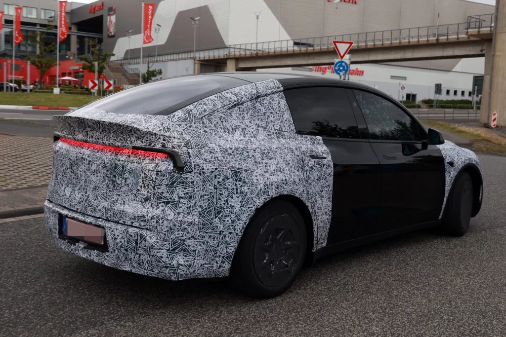 Tesla Model Y L 24 Motor16