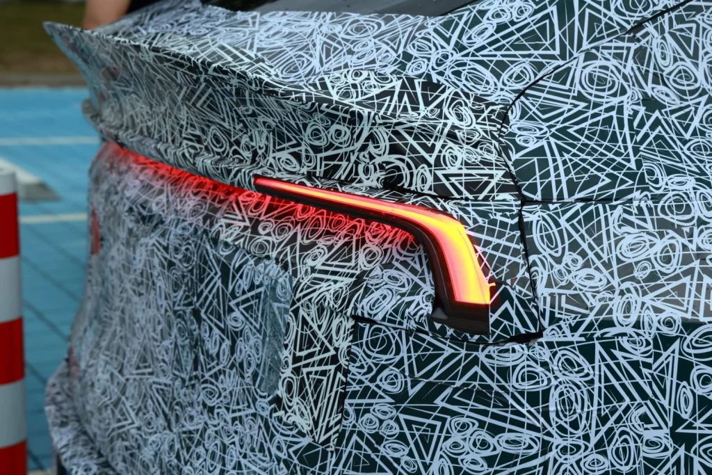 Tesla Model Y L 8 Motor16