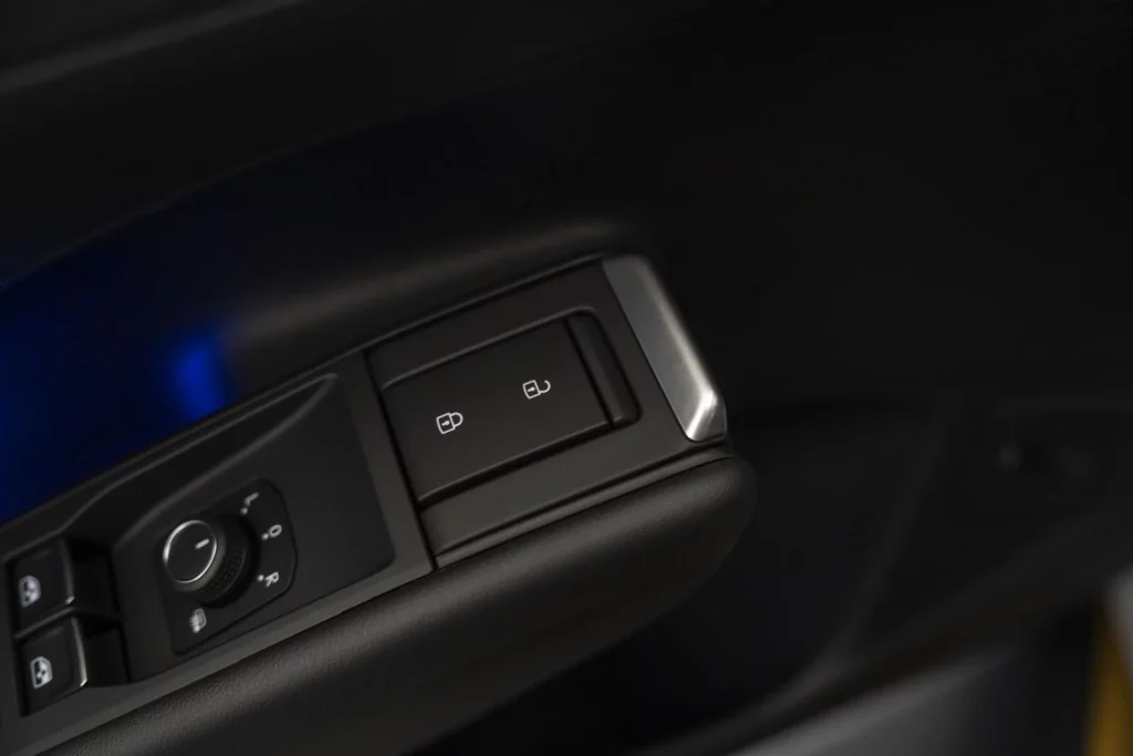 Nuevo Volkswagen T-Roc, la electrificación lo cambia todo 48 Motor16 VOLKSWAGEN T ROC 2025 35 Motor16