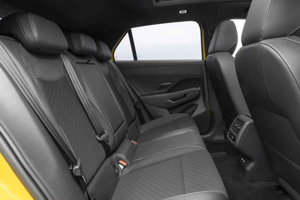 Nuevo Volkswagen T-Roc, la electrificación lo cambia todo 7 Motor16 VOLKSWAGEN T ROC 2025 38 Motor16