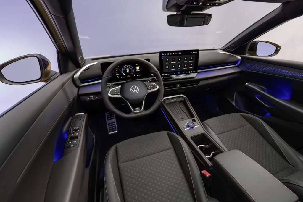 Nuevo Volkswagen T-Roc, la electrificación lo cambia todo 2 Motor16 VOLKSWAGEN T ROC 2025 8 Motor16