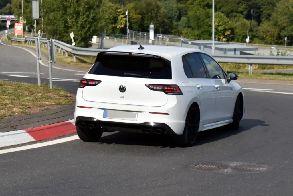 VW Golf R 350 11 Motor16