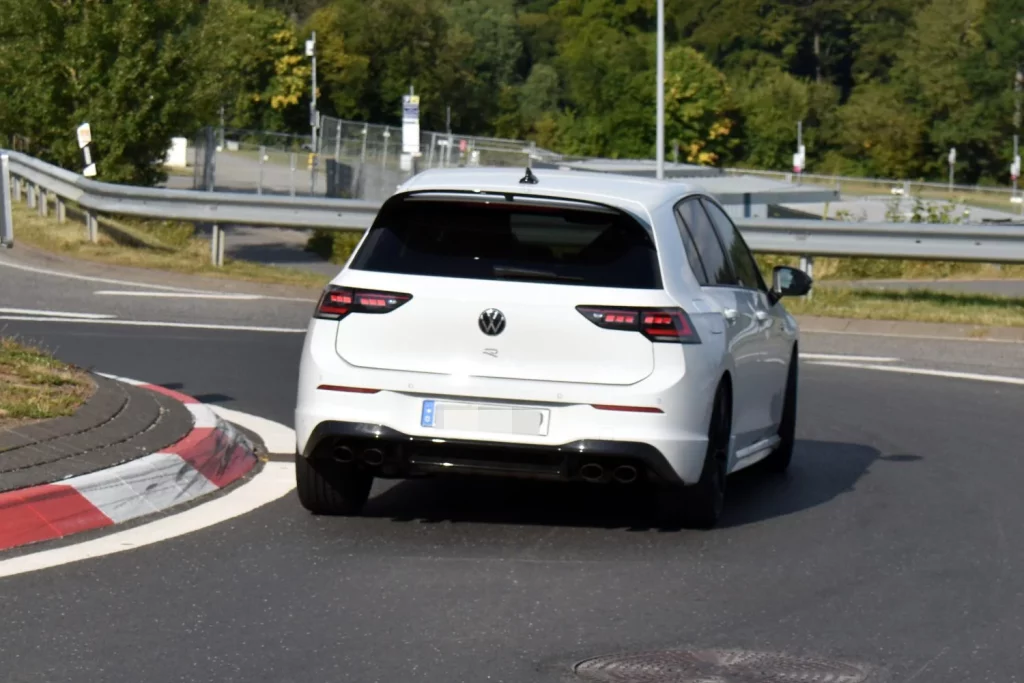 VW Golf R 350 12 Motor16
