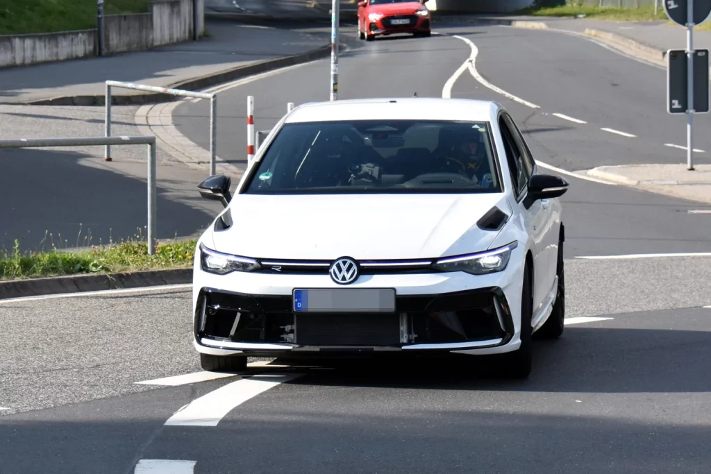 VW Golf R 350 5 Motor16