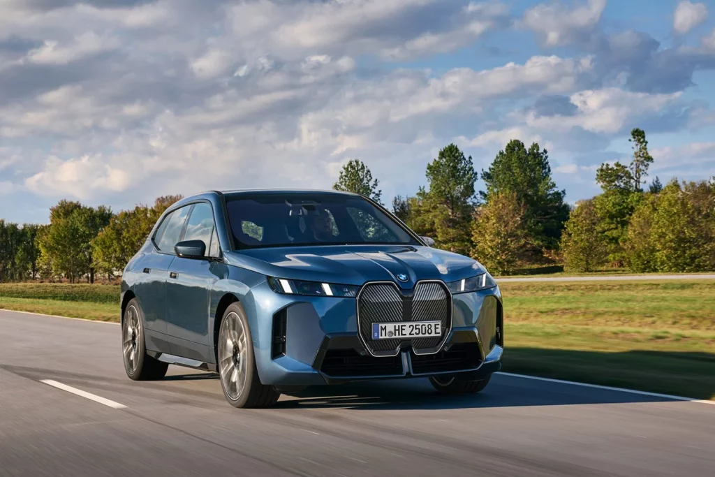 De pionero a líder global: BMW Group supera los 3 millones de coches premium electrificados vendidos en todo el mundo 2 Motor16 bmw ix xdriv Motor16