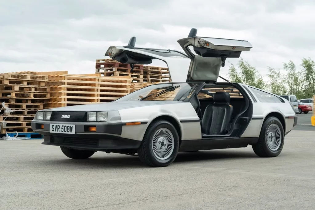 Este DeLorean DMC-12 es perfecto para celebrar el 40.º aniversario de Regreso al Futuro 5 Motor16 Este DeLorean DMC-12 es perfecto para celebrar el 40.º aniversario de Regreso al Futuro