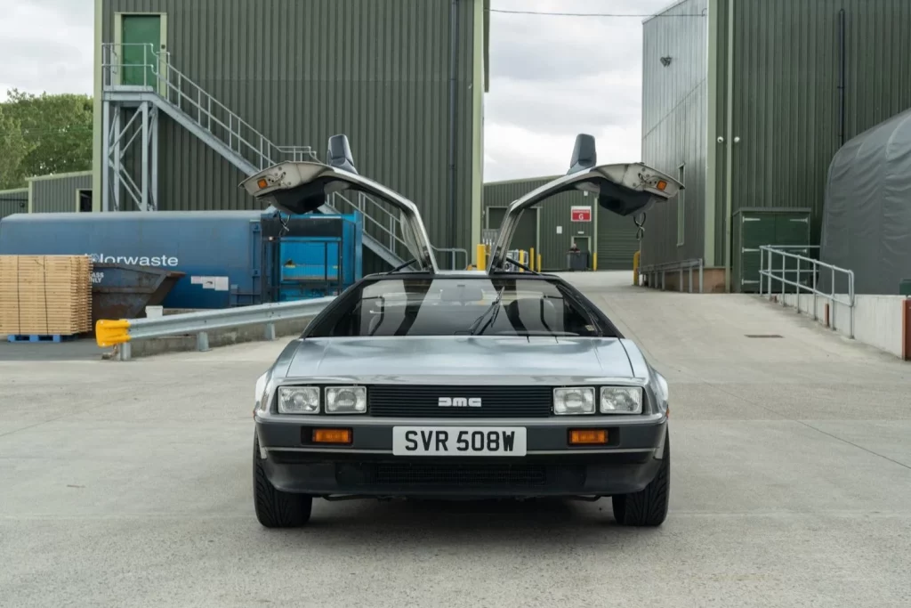 Este DeLorean DMC-12 es perfecto para celebrar el 40.º aniversario de Regreso al Futuro 3 Motor16 Este DeLorean DMC-12 es perfecto para celebrar el 40.º aniversario de Regreso al Futuro