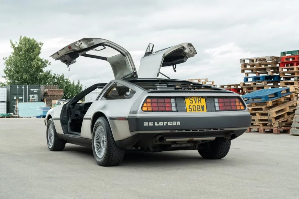 Este DeLorean DMC-12 es perfecto para celebrar el 40.º aniversario de Regreso al Futuro 2 Motor16 Este DeLorean DMC-12 es perfecto para celebrar el 40.º aniversario de Regreso al Futuro