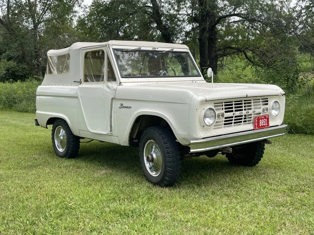 El Ford Bronco cumple 60 años convertido en un icono cultural