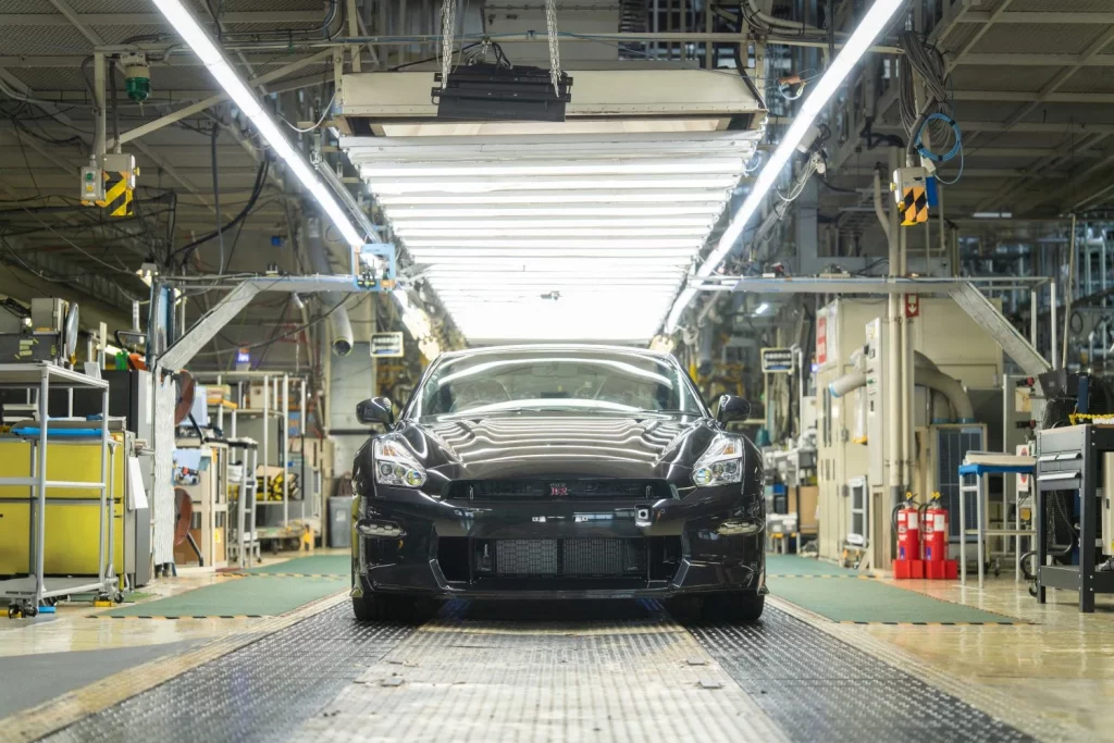 Adiós al Nissan GT-R: Tras 18 años, el último Godzilla abandona la línea de producción 7 Motor16 Adiós al Nissan GT-R: Tras 18 años, el último Godzilla abandona la línea de producción