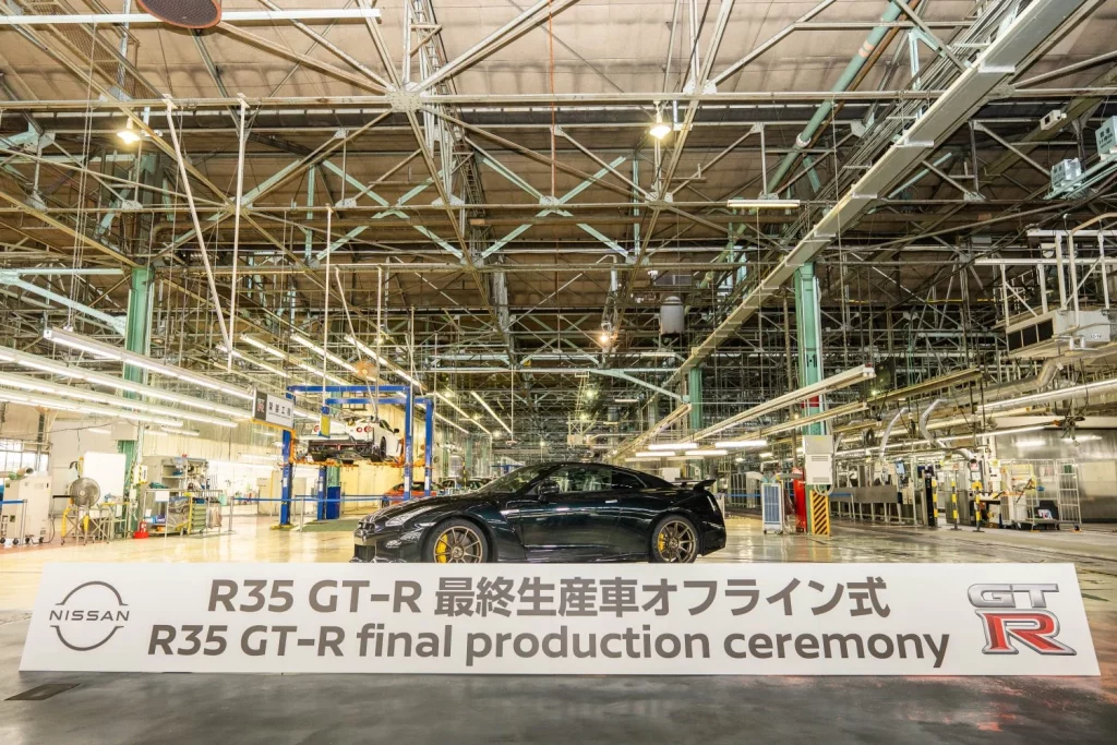 Adiós al Nissan GT-R: Tras 18 años, el último Godzilla abandona la línea de producción 6 Motor16 Adiós al Nissan GT-R: Tras 18 años, el último Godzilla abandona la línea de producción