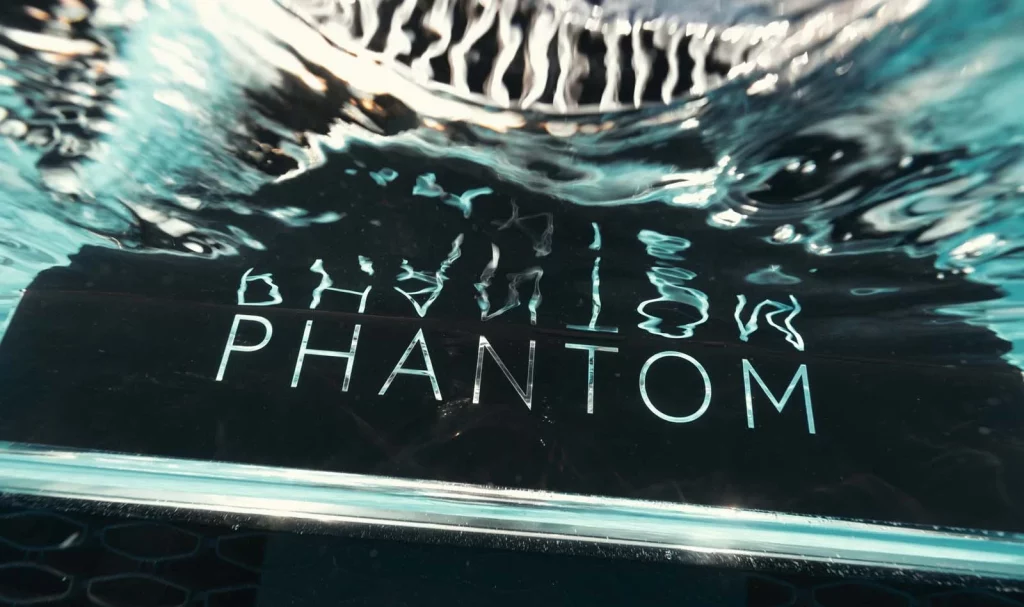 Rolls-Royce celebra 100 años del Phantom sumergiéndolo en el agua: el homenaje más inesperado de la marca británica 11 Motor16 rolls royce phantom centenario piscina10 Motor16