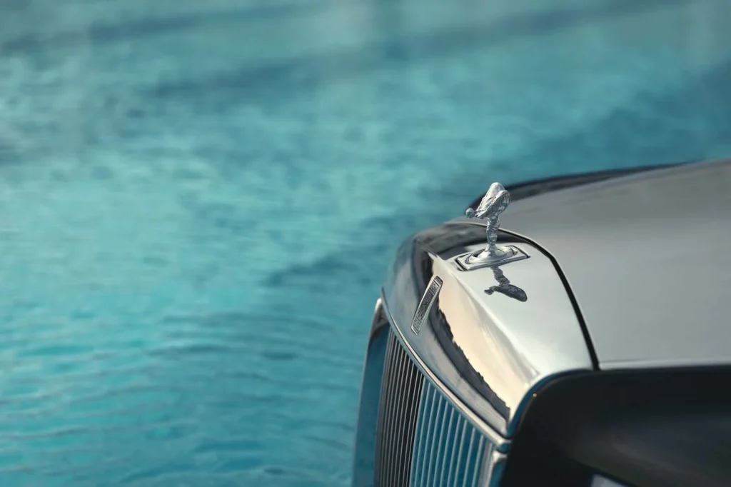 Rolls-Royce celebra 100 años del Phantom sumergiéndolo en el agua: el homenaje más inesperado de la marca británica 4 Motor16 rolls royce phantom centenario piscina3 Motor16