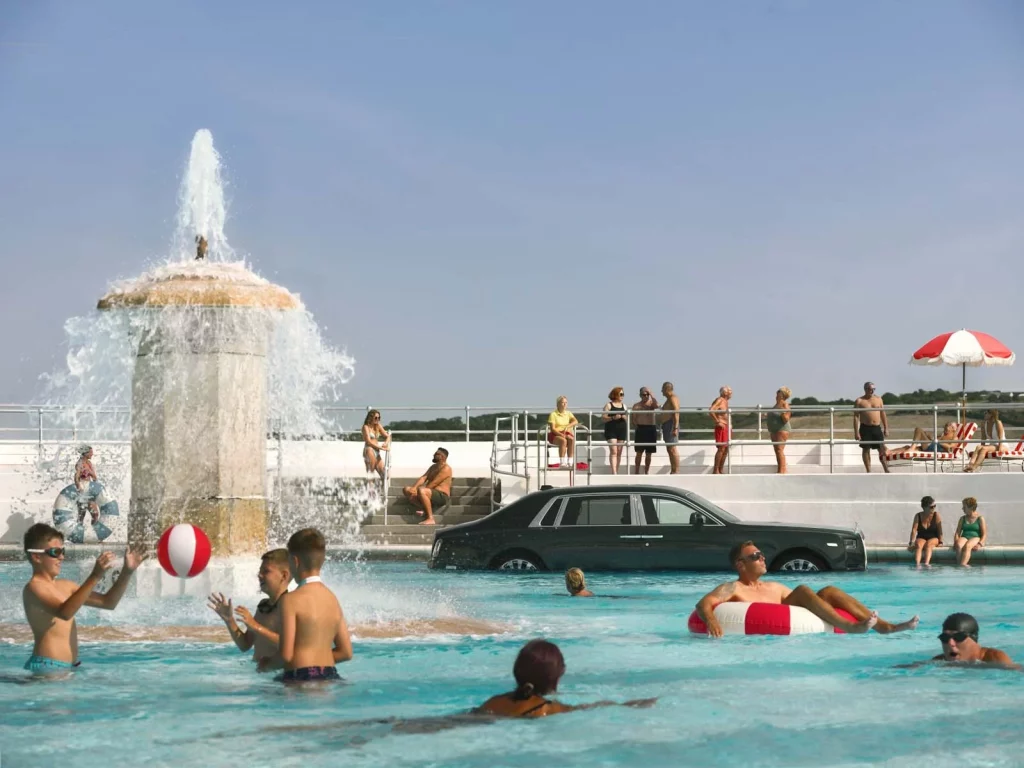 Rolls-Royce celebra 100 años del Phantom sumergiéndolo en el agua: el homenaje más inesperado de la marca británica 1 Motor16 rolls royce phantom centenario piscina9 Motor16
