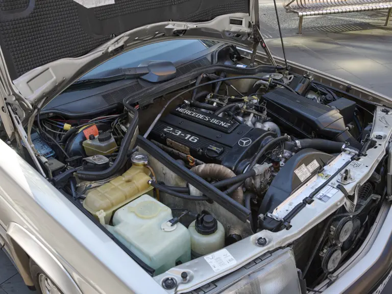 1985 Mercedes 190E 2.3 16. Ayrton Senna. Imagen motor.