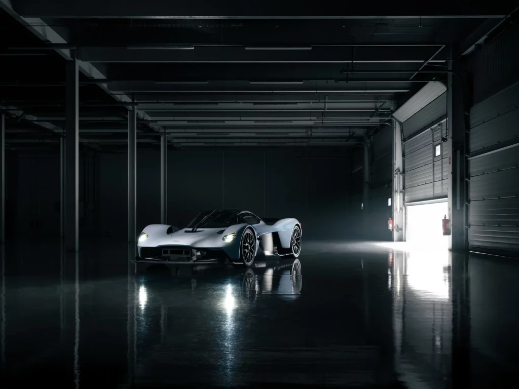 Daniel Ricciardo se gastó 162.755 en opciones para este Aston Martin Valkyrie que ahora puede ser tuyo 1 Motor16 2023 Aston Martin Valkyrie. Daniel Ricciardo. Imagen delantera.