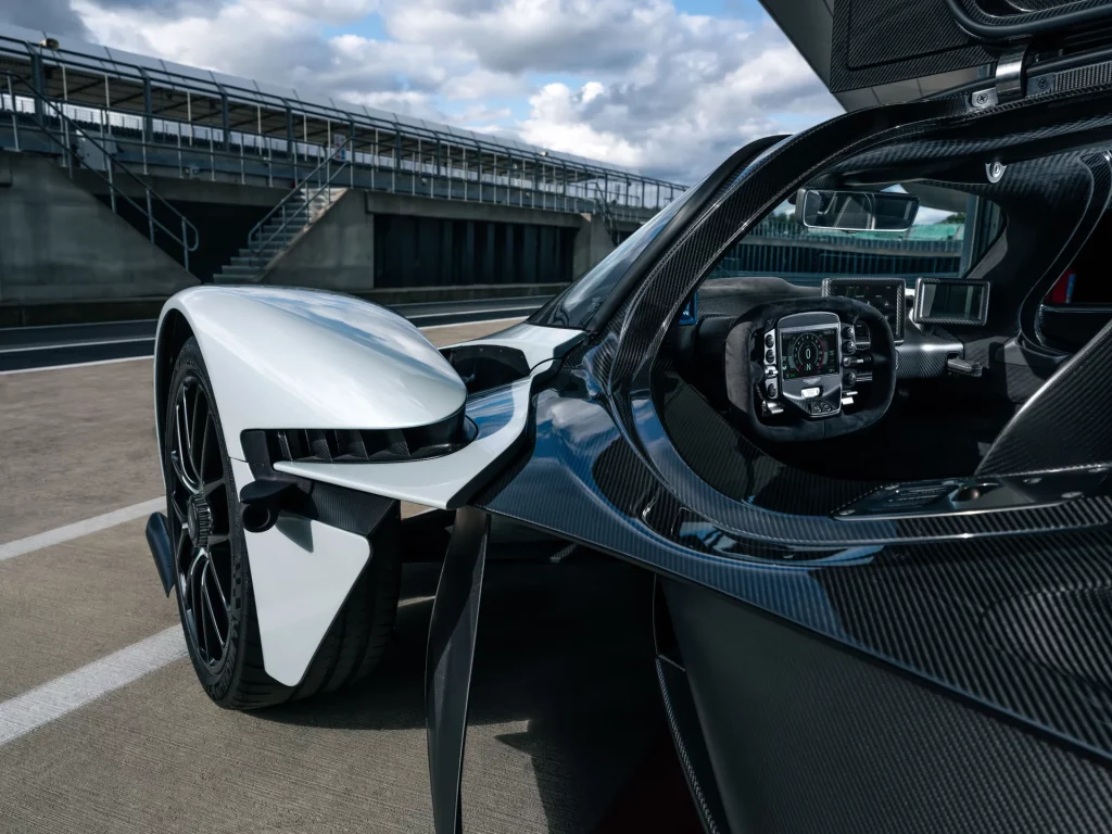 Daniel Ricciardo se gastó 162.755 en opciones para este Aston Martin Valkyrie que ahora puede ser tuyo 3 Motor16 2023 Aston Martin Valkyrie. Daniel Ricciardo. Imagen interior.