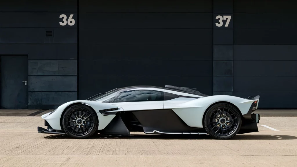 Daniel Ricciardo se gastó 162.755 en opciones para este Aston Martin Valkyrie que ahora puede ser tuyo 19 Motor16 2023 aston martin valkyrie ricciardo 24 Motor16