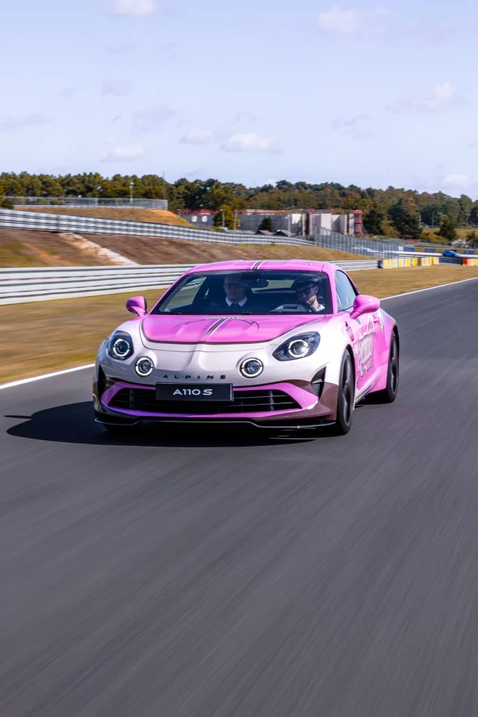 Alpine se inspira en los eSports para crear la decoración de este sorprendente A110 19 Motor16 2025 Alpine A110 GTS X Gentle Mates 16 Motor16