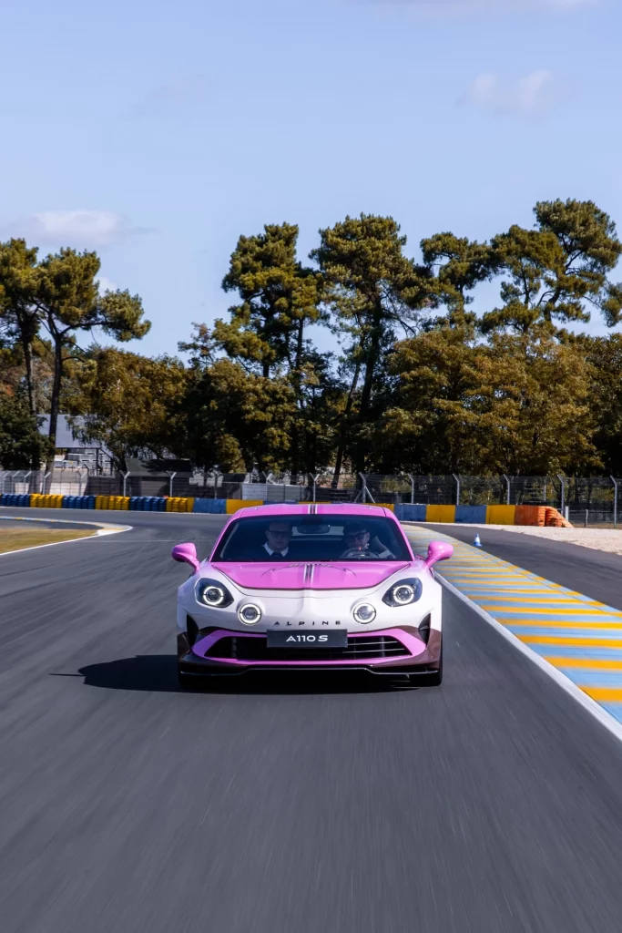 Alpine se inspira en los eSports para crear la decoración de este sorprendente A110 20 Motor16 2025 Alpine A110 GTS X Gentle Mates 17 Motor16