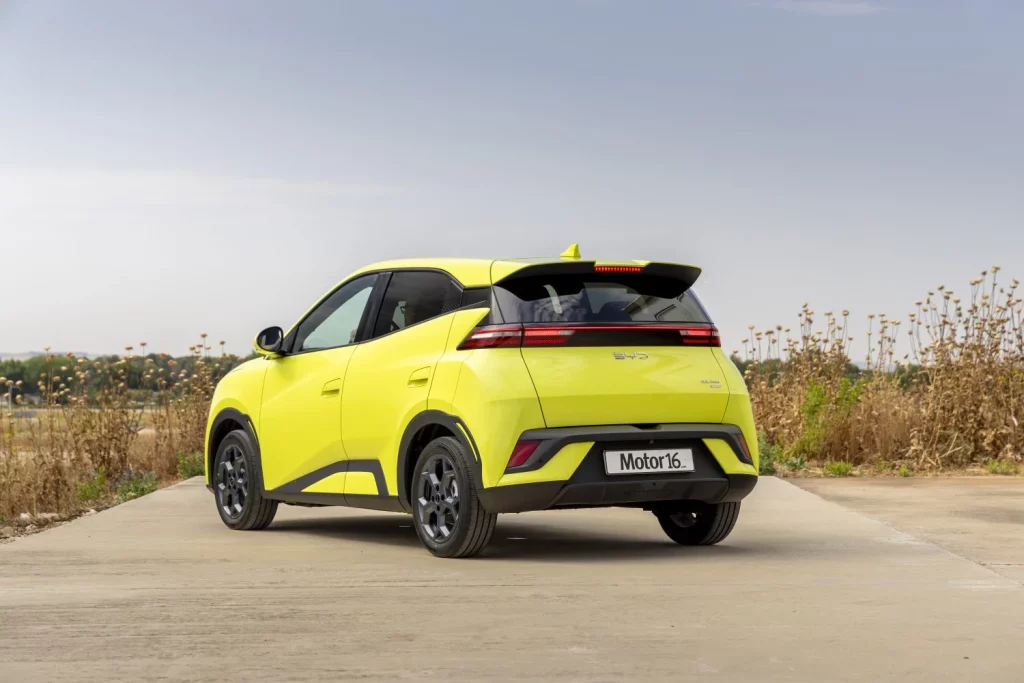 2025 BYD Dolphin Surf Comfort. Prueba. Imagen trasera.