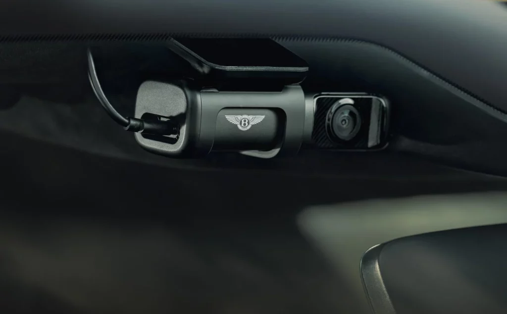2025 Bentley Accesorios Mascotas y mas 6 Motor16