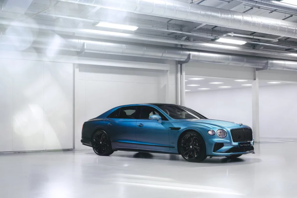 2025 Bentley Flying Spur Ombré. Imagen delantera.