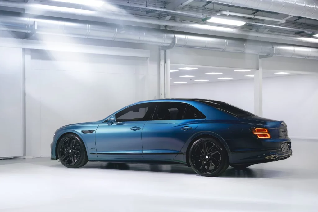 2025 Bentley Flying Spur Ombré. Imagen trasera.