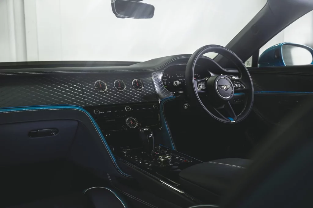 2025 Bentley Flying Spur Ombre 5 Motor16