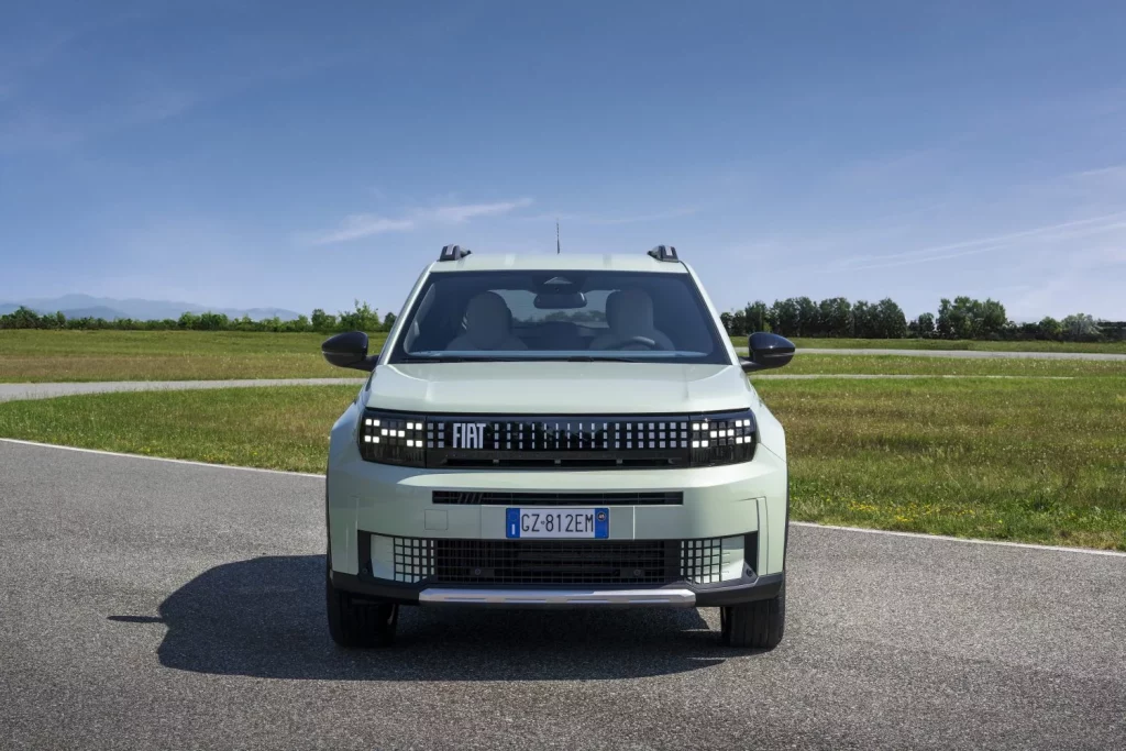 El Fiat Grande Panda estrena tercer pedal y una etiqueta C 4 Motor16 2025 Fiat Grande Panda 12 Turbo 5 Motor16