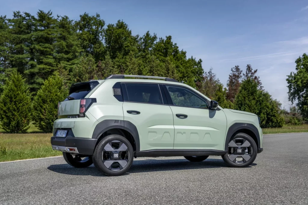 El Fiat Grande Panda estrena tercer pedal y una etiqueta C 10 Motor16 2025 Fiat Grande Panda 12 Turbo 7 Motor16