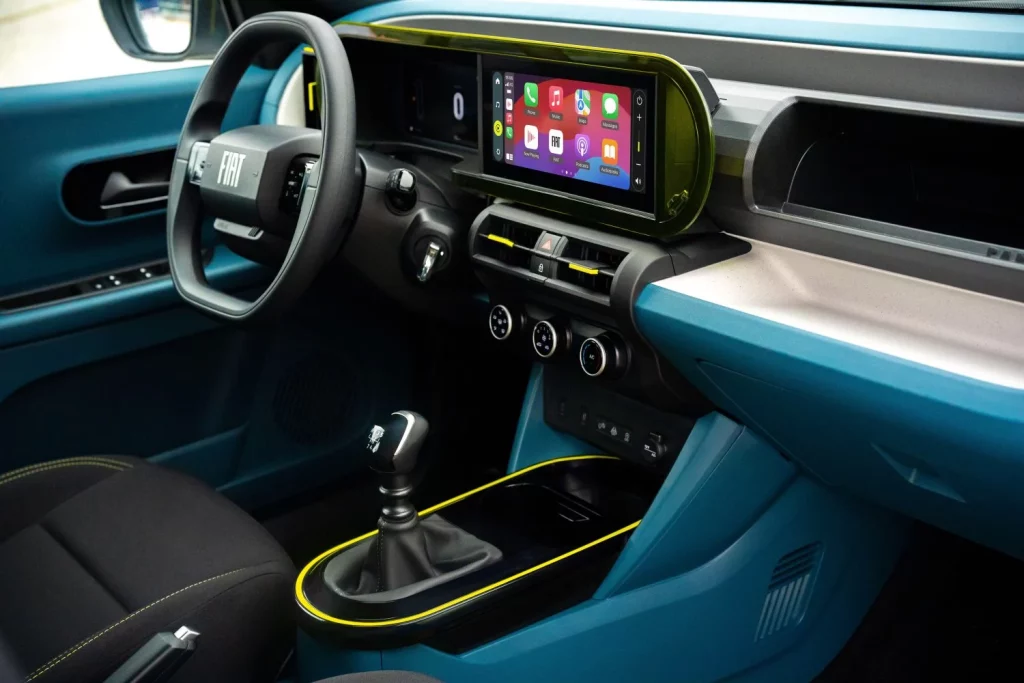El Fiat Grande Panda estrena tercer pedal y una etiqueta C 2 Motor16 2025 Fiat Grande Panda 1.2 Turbo. Imagen interior.
