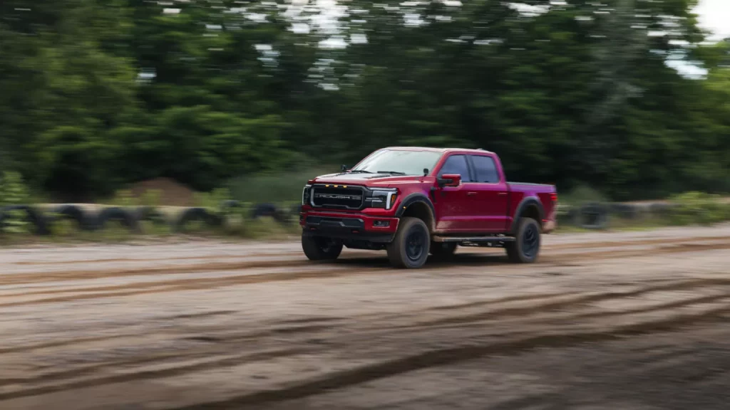 El Ford F-150 se convierte en una máquina de devorar caminos gracias a Roush 10 Motor16 2025 Ford F 150 Roush RT6 21 Motor16