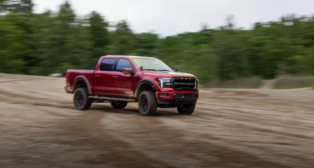 El Ford F-150 se convierte en una máquina de devorar caminos gracias a Roush 9 Motor16 2025 Ford F 150 Roush RT6 22 Motor16