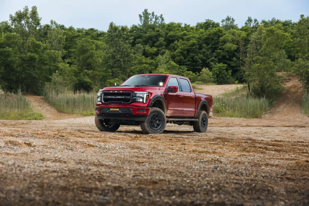El Ford F-150 se convierte en una máquina de devorar caminos gracias a Roush 5 Motor16 2025 Ford F 150 Roush RT6 23 Motor16