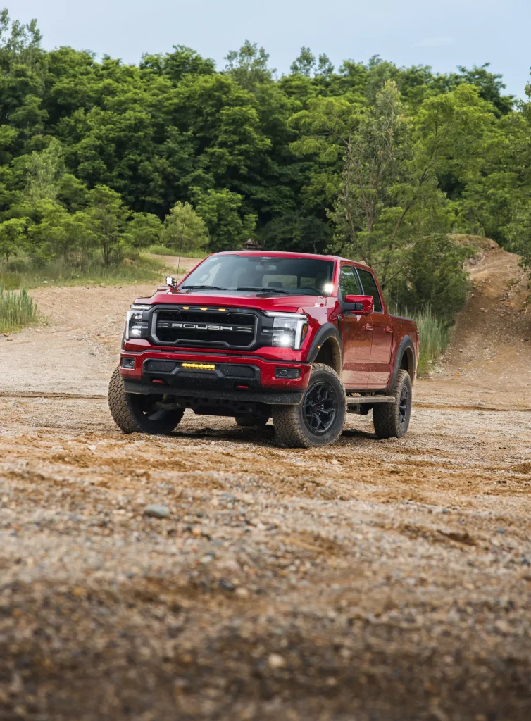 El Ford F-150 se convierte en una máquina de devorar caminos gracias a Roush 4 Motor16 2025 Ford F 150 Roush RT6 24 Motor16