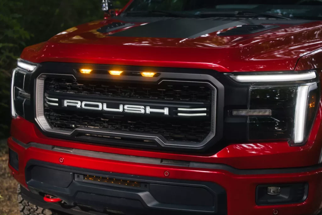 El Ford F-150 se convierte en una máquina de devorar caminos gracias a Roush 13 Motor16 2025 Ford F 150 Roush RT6 25 Motor16