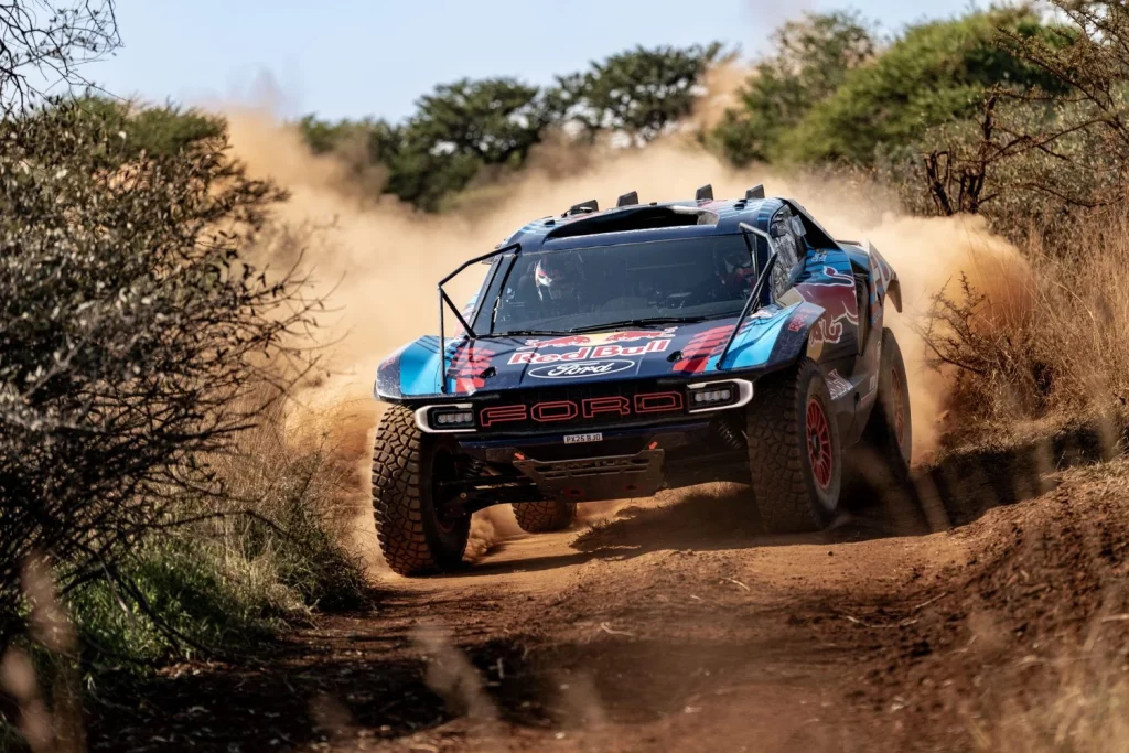 2025 Ford Ranger t1 carlos sainz lucas cruz 1 Motor16