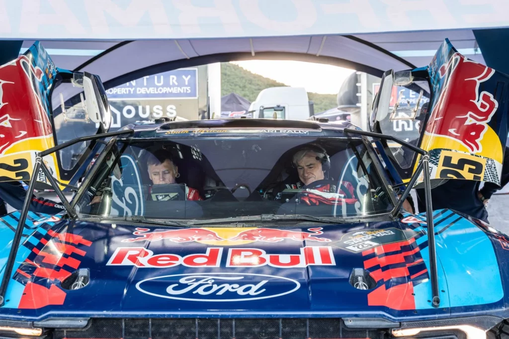 2025 Ford Ranger T1+. Carlos Sainz y Lucas Cruz. Imagen.
