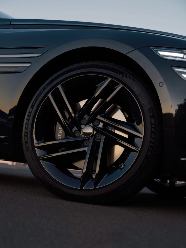 2025 G80 Black Australlia 16 Motor16