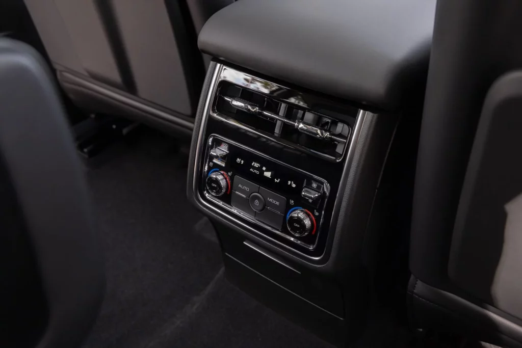El inmenso GWM Tank 500 estrena una poderosa y eficiente mecánica PHEV 17 Motor16 2025 GWM TANK 500 Hi4 T PHEV 12 Motor16