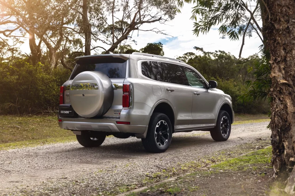 El inmenso GWM Tank 500 estrena una poderosa y eficiente mecánica PHEV 1 Motor16 2025 GWM Tank 500 Hi4-T PHEV. Imagen trasera.