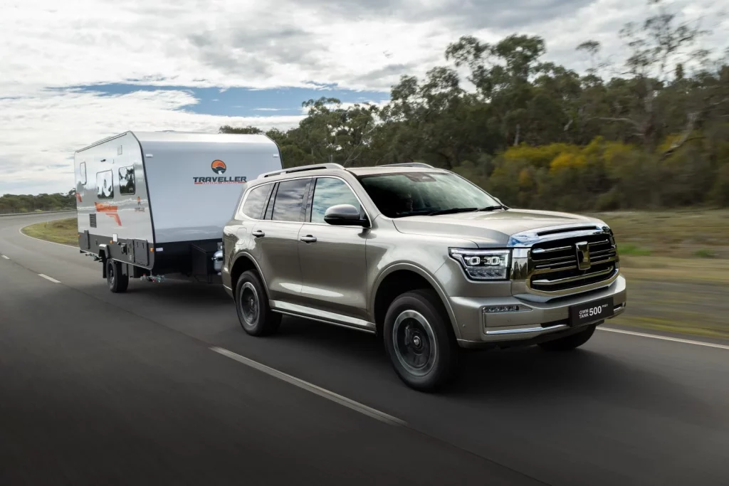 El inmenso GWM Tank 500 estrena una poderosa y eficiente mecánica PHEV 2 Motor16 2025 GWM Tank 500 Hi4-T PHEV. Imagen movimiento.