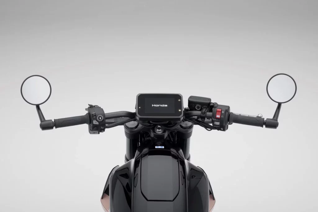 2025 Honda WN7. Imagen manillar.
