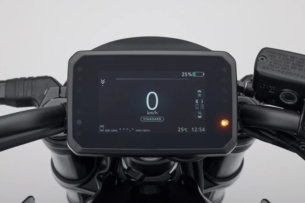 2025 Honda wn7 naked ev 18 Motor16