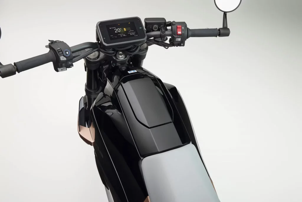 2025 Honda wn7 naked ev 24 Motor16