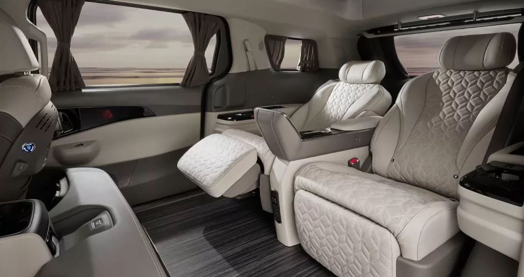 2025 Kia Carnival Hi Limousine. Imagen asientos.