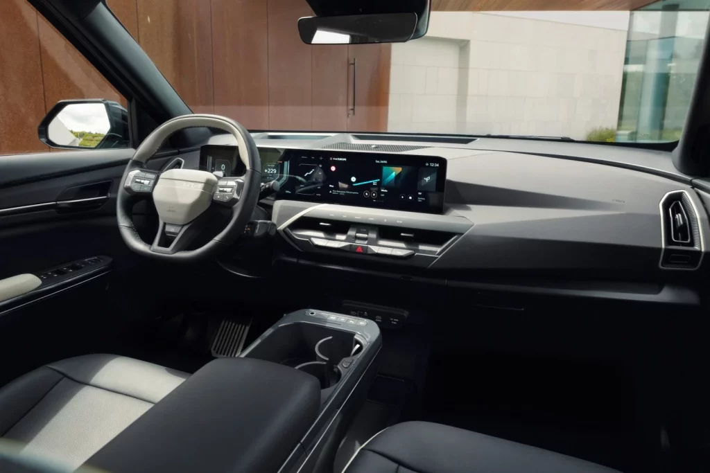 El Kia EV5 ya tiene precio y es solo 3.500 euros más caro que un EV3 1 Motor16 2025 Kia EV5. Precios UK. Imagen interior.