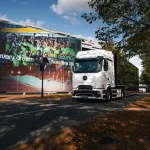 El equipo Mercedes-AMG PETRONAS F1 se mueve en camiones 100% eléctricos